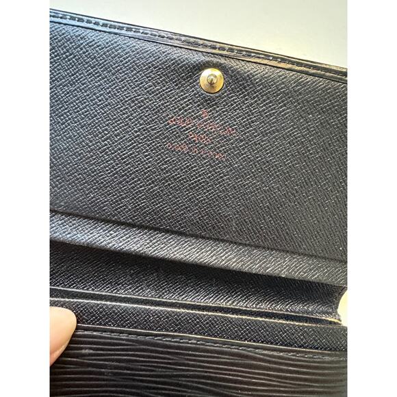 Vintage Louis Vuitton Black Epi Sarah Compact Wallet - Picture 4 of 7